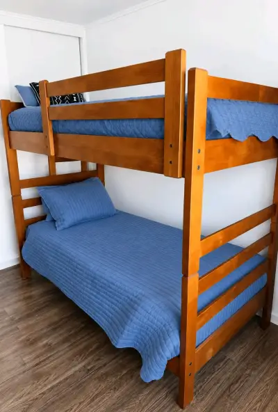 Camarote de madera con colchones incluidos - miniatura 1