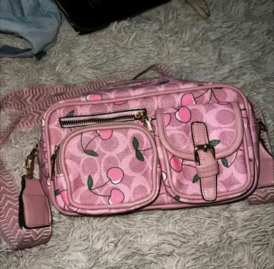 Bandolera rosa con estampado de cerezas - miniatura 1