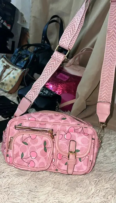 Bandolera rosa con estampado de cerezas - miniatura 2