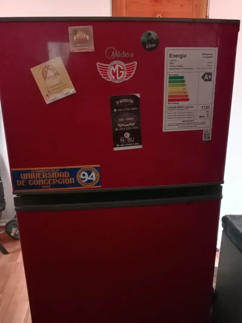 Refrigerador rojo Midea con eficiencia A+ - 3