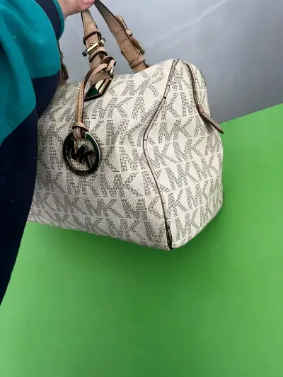Bolso de mano beige con logo Michael Kors - miniatura 2