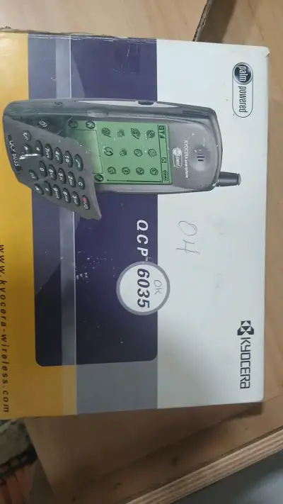 Teléfono inteligente Kyocera QCP 6035 con base - miniatura 1