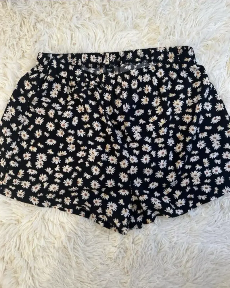 Shorts de mujer con estampado floral