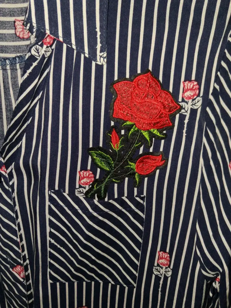 Blusa de rayas con bordado floral - 1