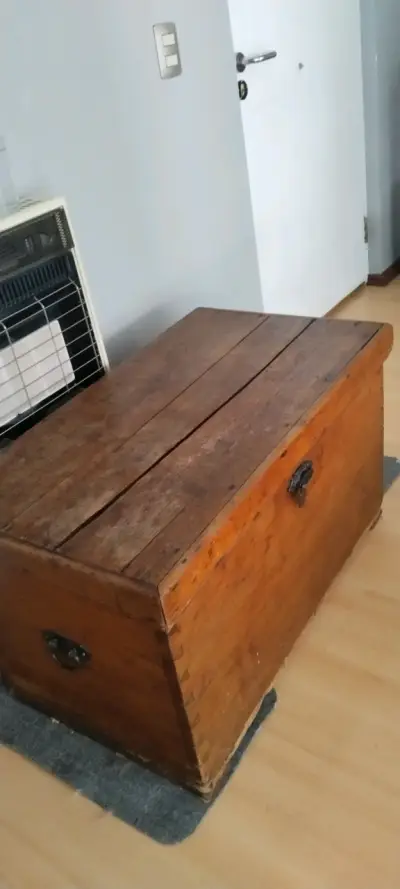 Baúl de madera vintage con cerradura - miniatura 2