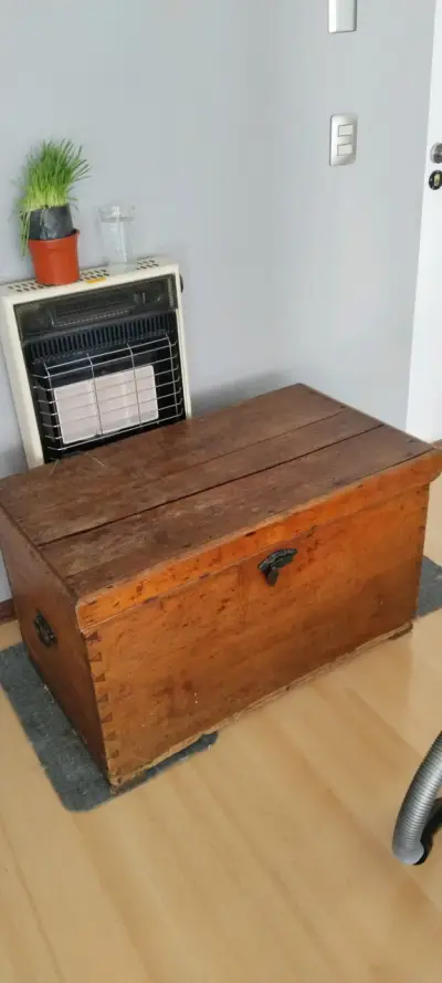 Baúl de madera vintage con cerradura - miniatura 3