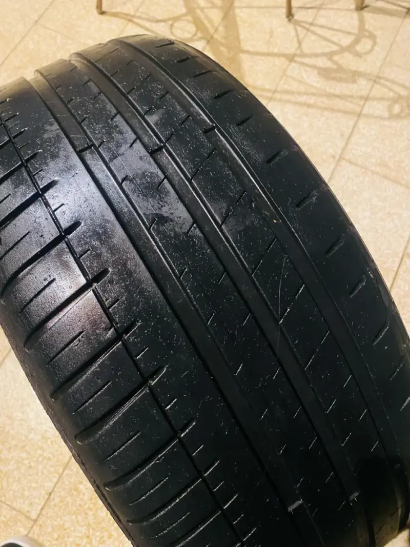 Neumático Michelin Pilot Sport 3 245/40 ZR19 - 1