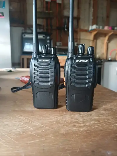 Radios Baofeng portátiles con alta iluminación - miniatura 1