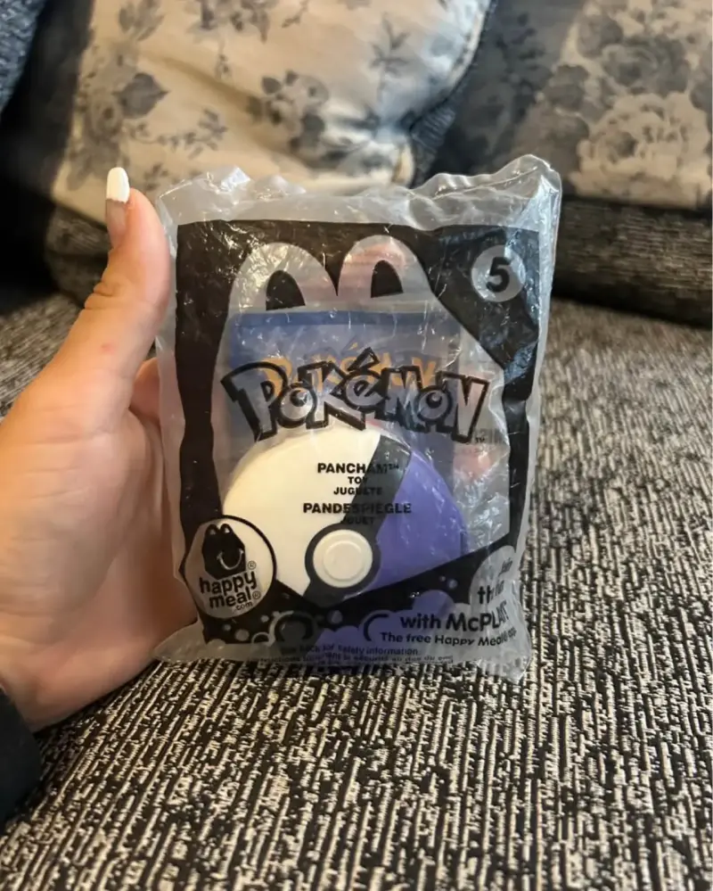 Juguete de Mcdonals x Pokemon TCG sellado con cart - 1