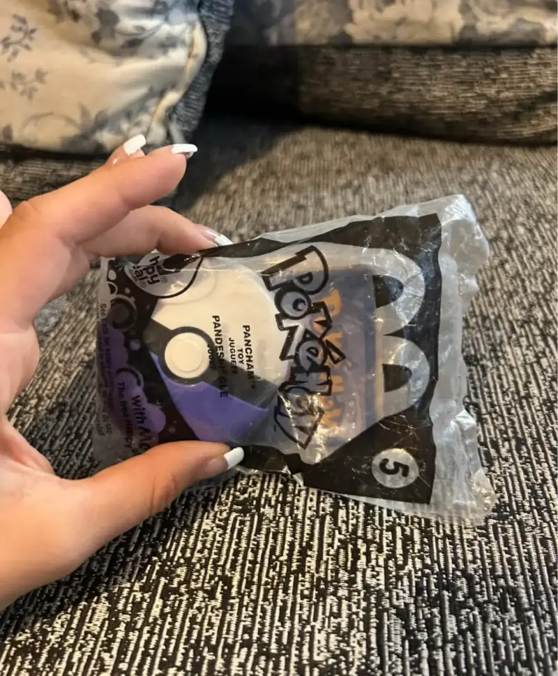 Juguete de Mcdonals x Pokemon TCG sellado con cart - 2