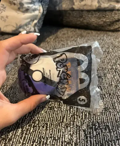 Juguete de Mcdonals x Pokemon TCG sellado con cart - miniatura 6