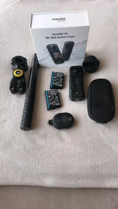 Cámara de Acción 360 Insta360 X5 con Accesorios - miniatura 1