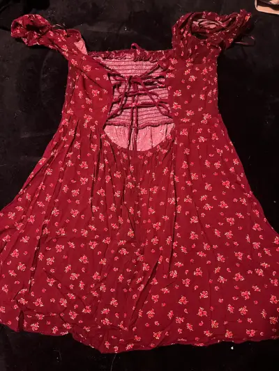Vestido corto rojo con estampado floral - miniatura 2