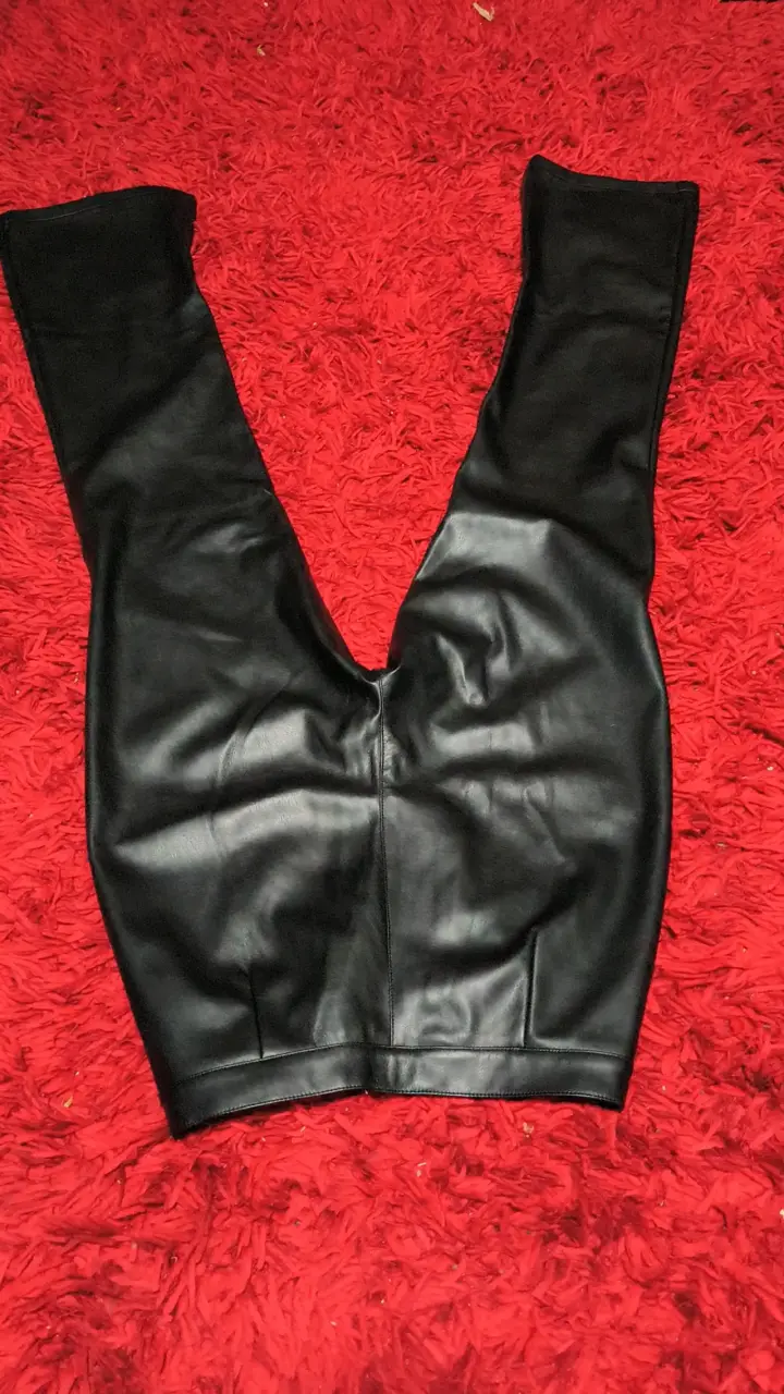 Pantalones de cuero sintético negro para mujer - 5