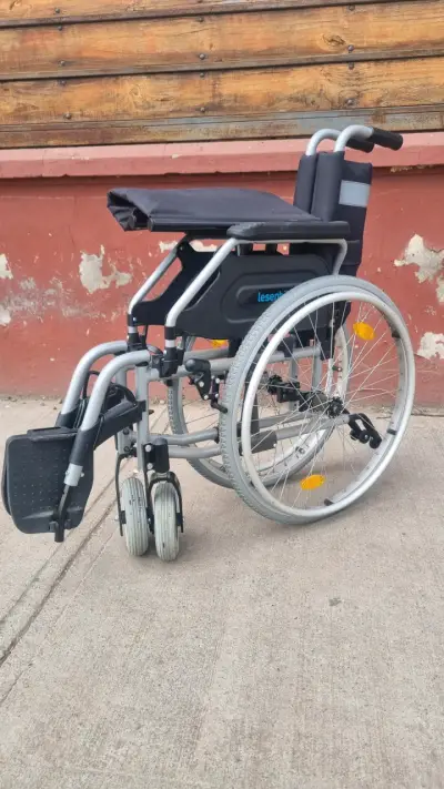 Silla de Ruedas Plegable Lesenhilf en Buen Estado - miniatura 1