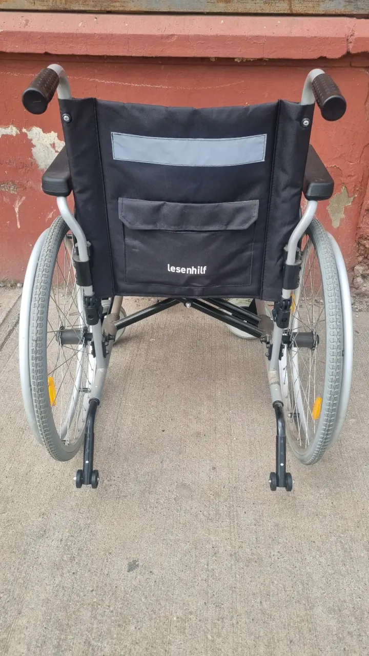 Silla de Ruedas Plegable Lesenhilf en Buen Estado - 2