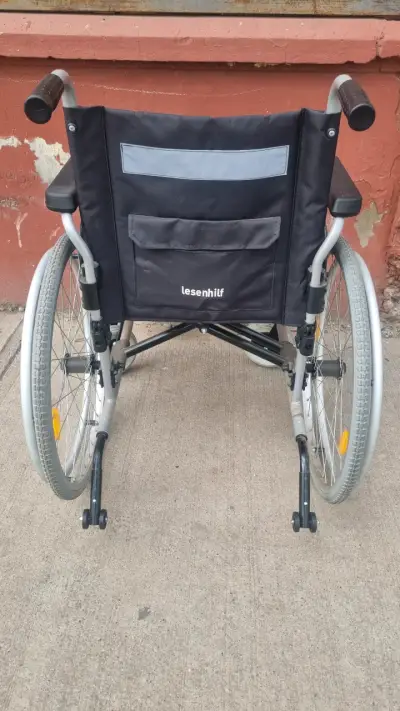 Silla de Ruedas Plegable Lesenhilf en Buen Estado - miniatura 2