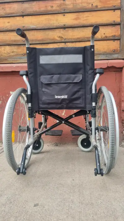 Silla de Ruedas Plegable Lesenhilf en Buen Estado - miniatura 3