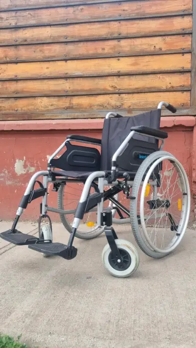 Silla de Ruedas Plegable Lesenhilf en Buen Estado - miniatura 5