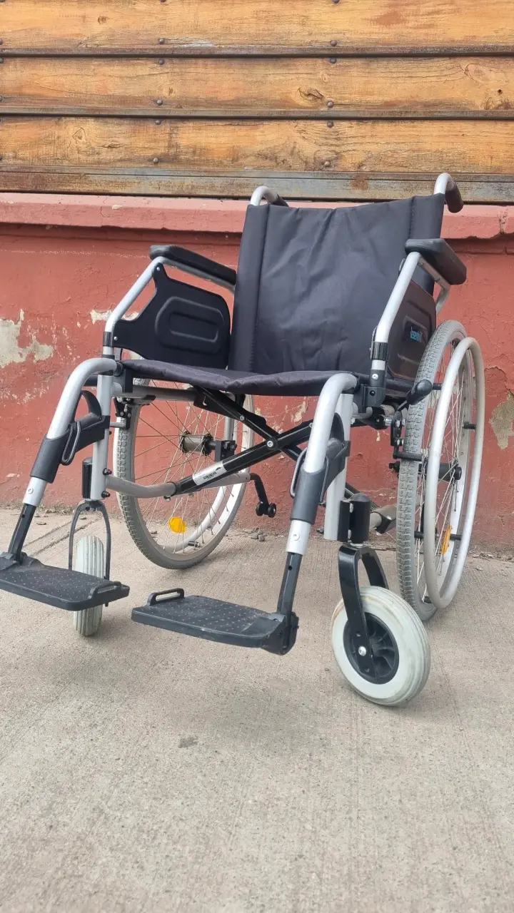 Silla de Ruedas Plegable Lesenhilf en Buen Estado - 6