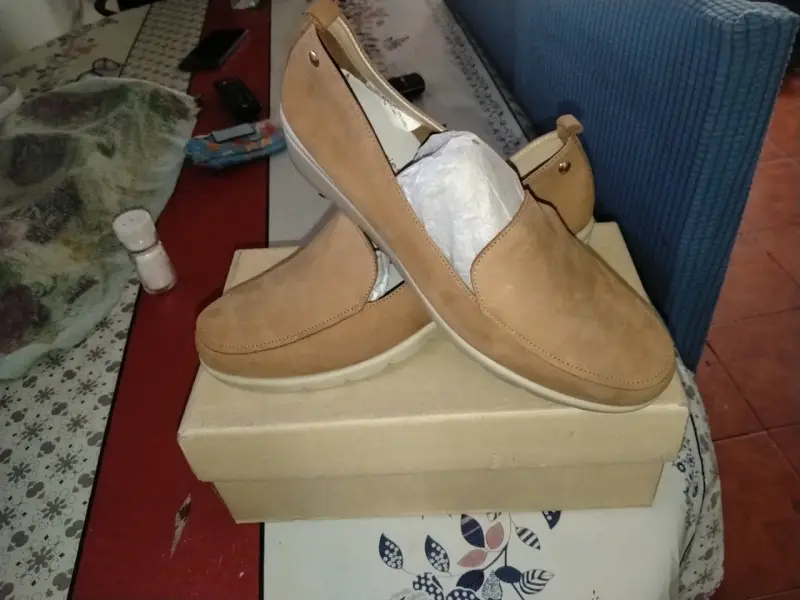 Zapatos casuales de gamuza color beige