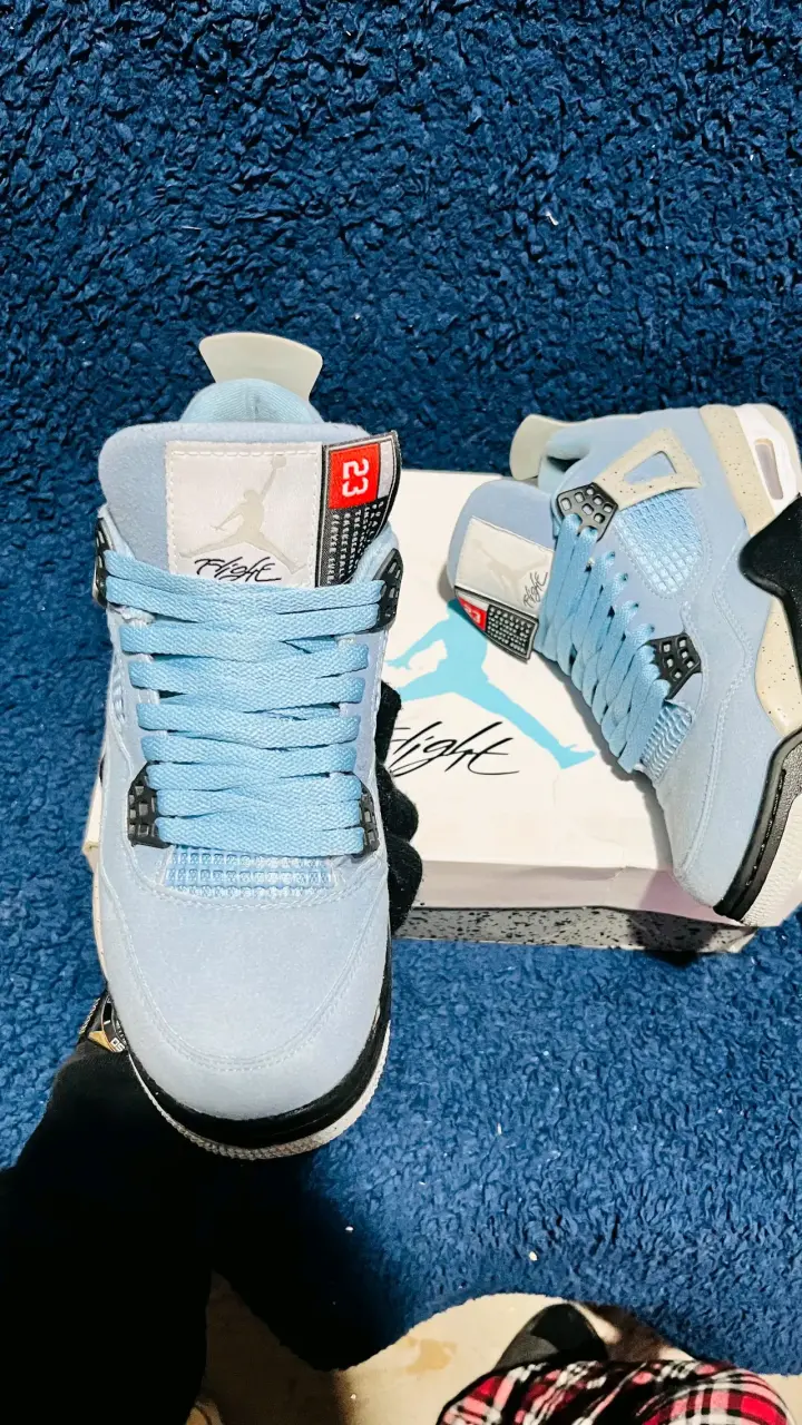 Retro 4 🔵 - 2