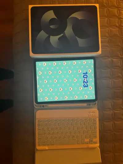 iPad Air 5ta Generación 64GB con Teclado - miniatura 1