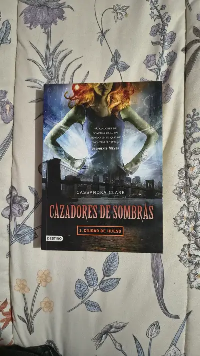 Cazadores de Sombras 1 Ciudad de Hueso original - miniatura 1