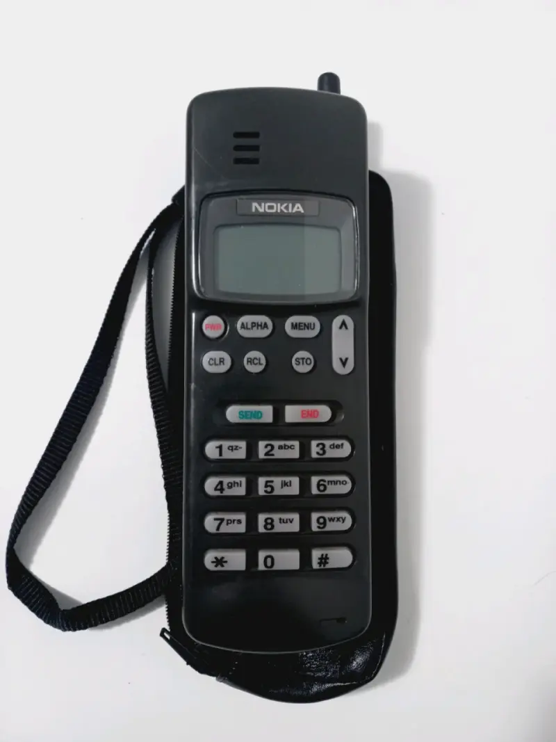 Teléfono celular vintage Nokia modelo 101 - 1