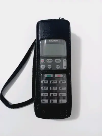 Teléfono celular vintage Nokia modelo 101 - miniatura 5