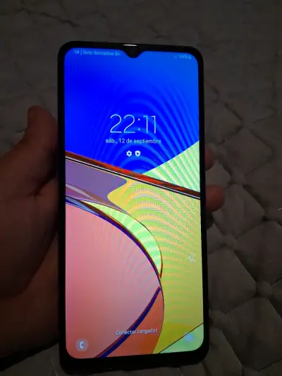 Smartphone Samsung Galaxy A12 rojo en buen estado - miniatura 2