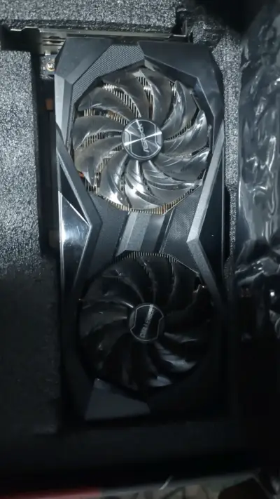Tarjeta gráfica ASRock AMD Radeon RX 6600 - miniatura 2