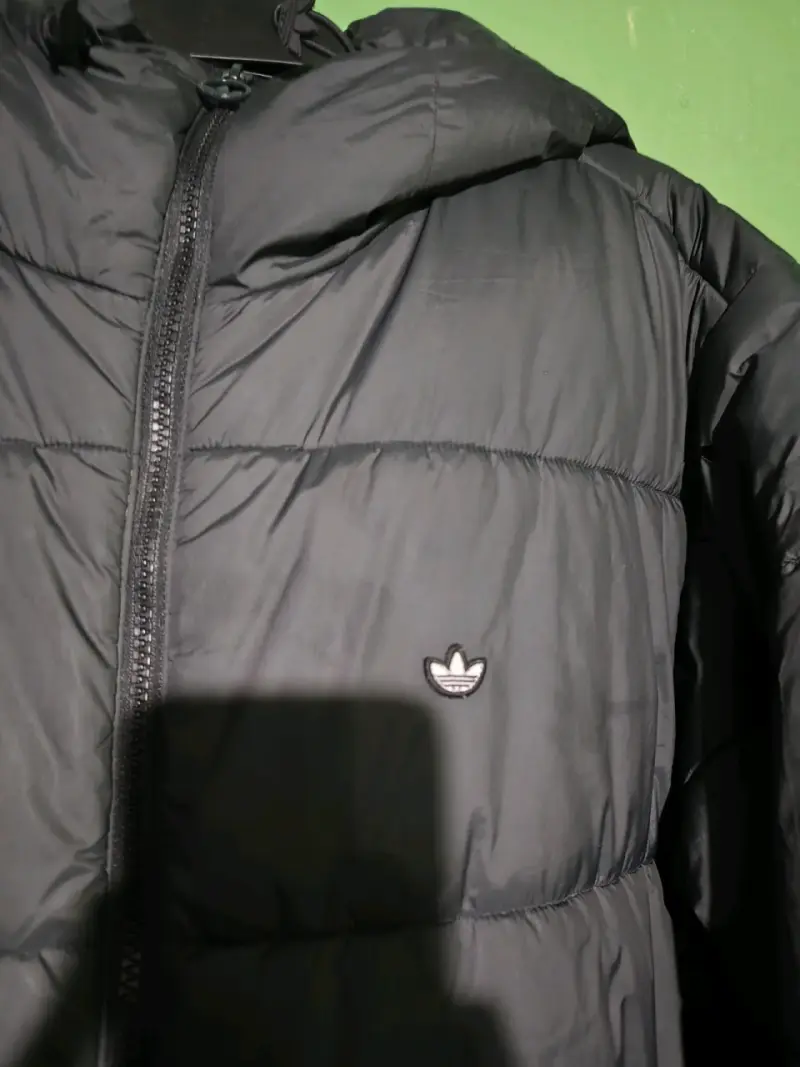 Chaqueta acolchada negra Adidas con capucha - 3