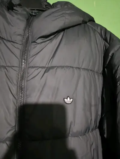 Chaqueta acolchada negra Adidas con capucha - miniatura 3