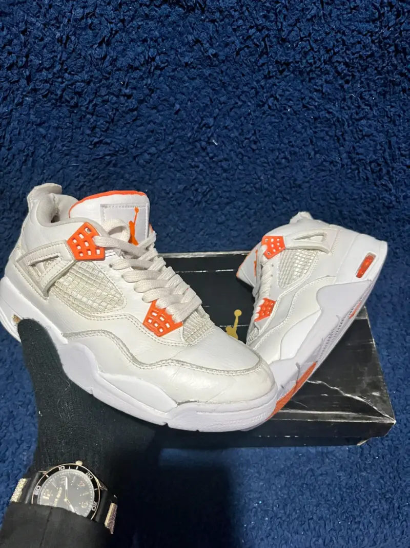 Retro 4 🟠 - 1