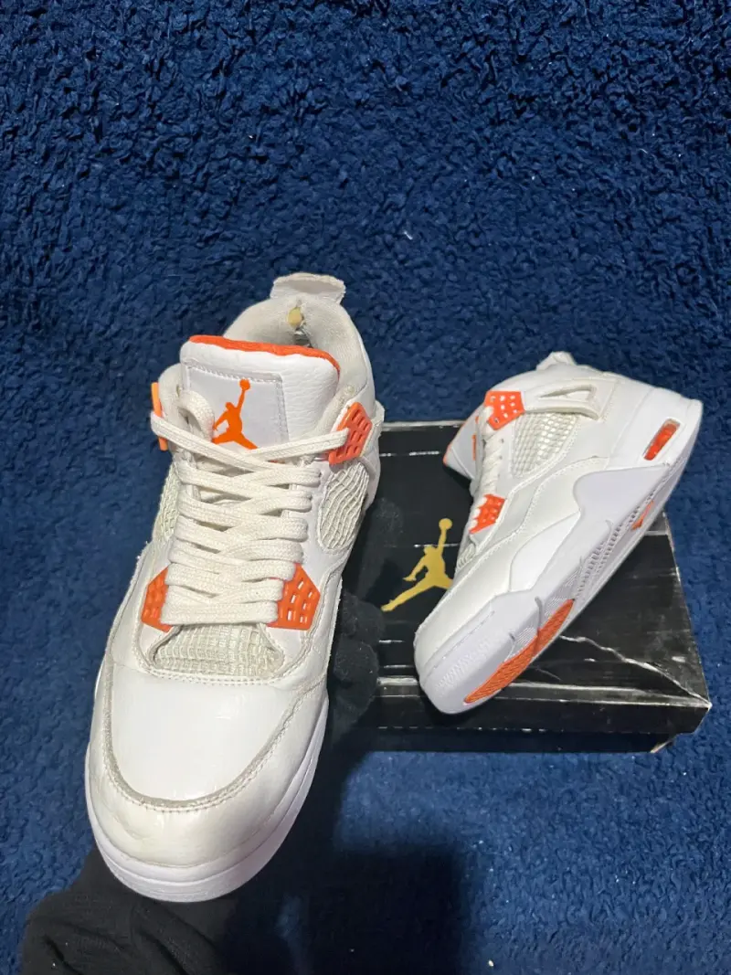 Retro 4 🟠 - 2