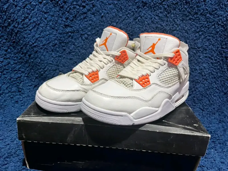 Retro 4 🟠 - 3