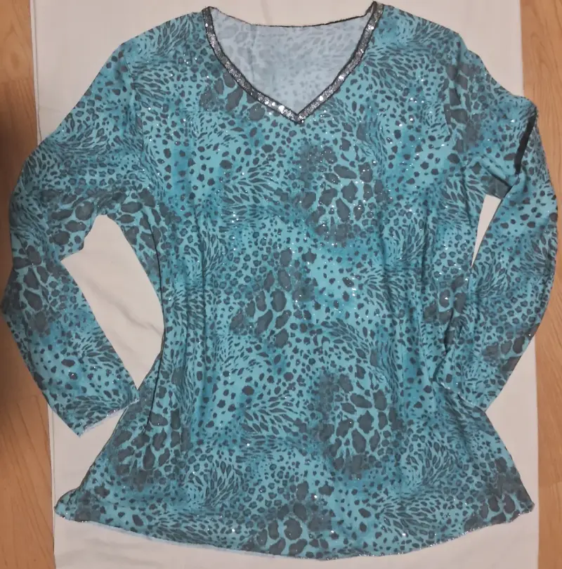 Polera de mujer con estampado animal print - 2