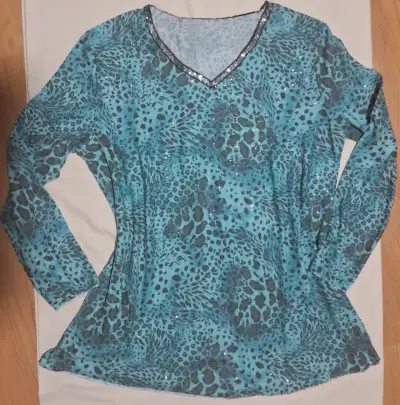 Polera de mujer con estampado animal print - miniatura 2