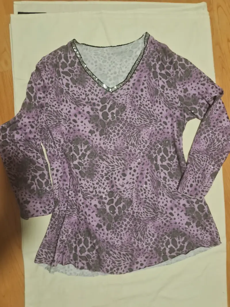 Polera de mujer con estampado animal print - 3