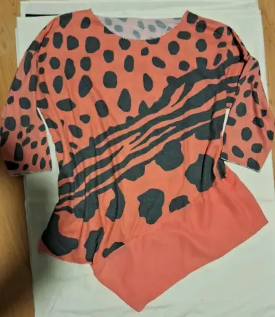 Polera estampada de manga 3/4 en dos colores - miniatura 2
