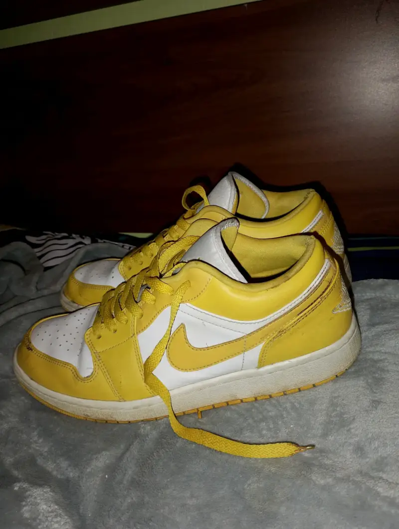 Zapatillas deportivas amarillas y blancas Nike - 2