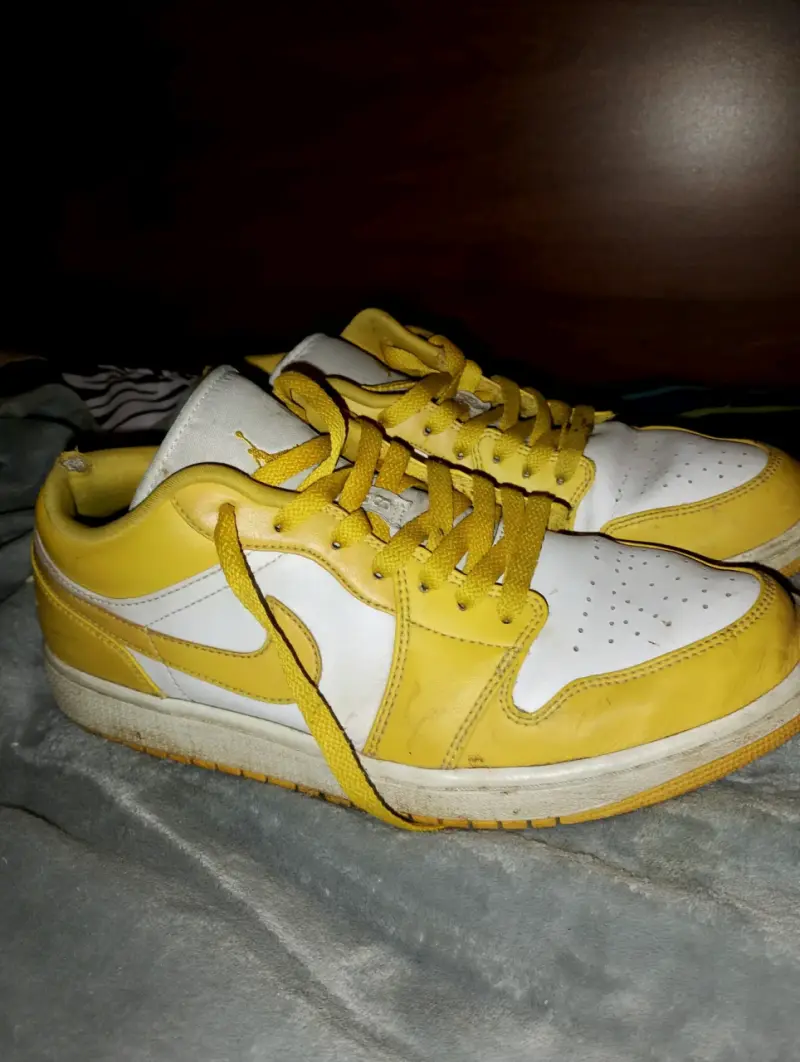 Zapatillas deportivas amarillas y blancas Nike - 3