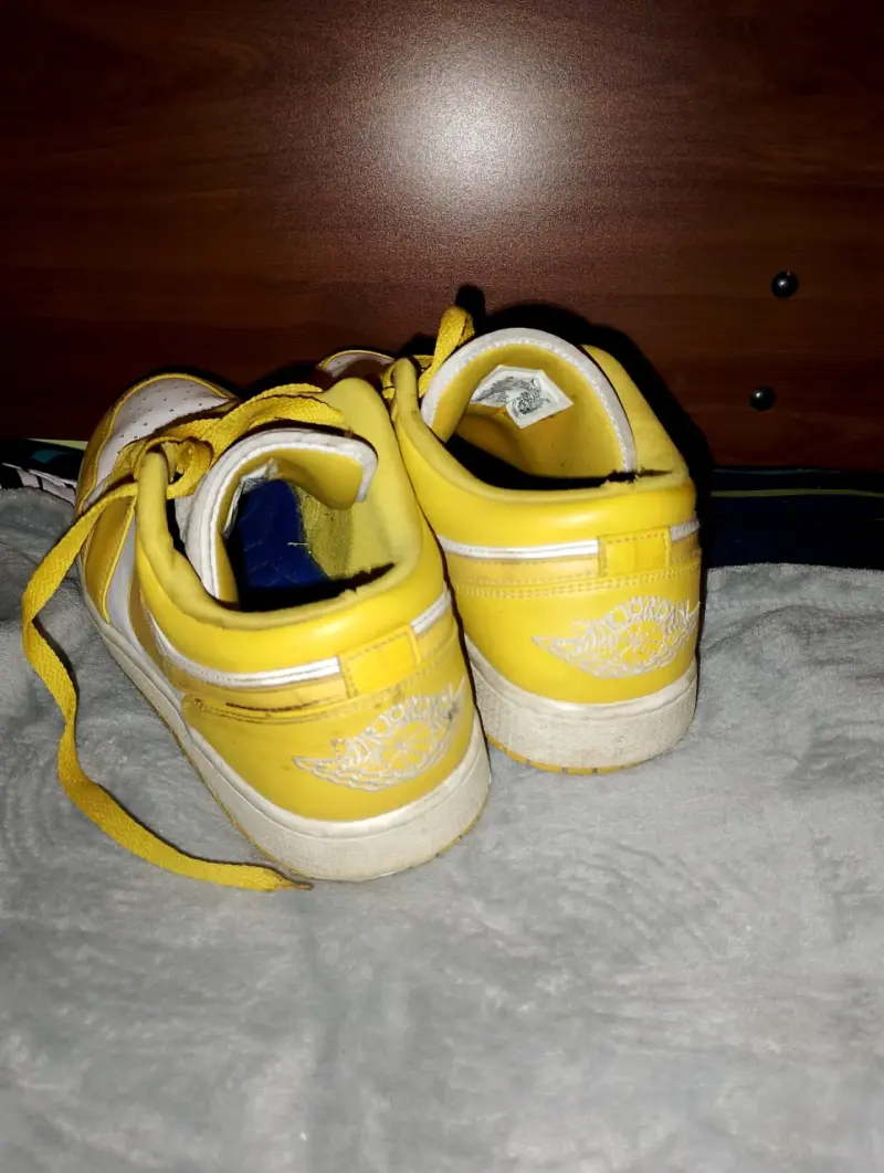Zapatillas deportivas amarillas y blancas Nike - 4