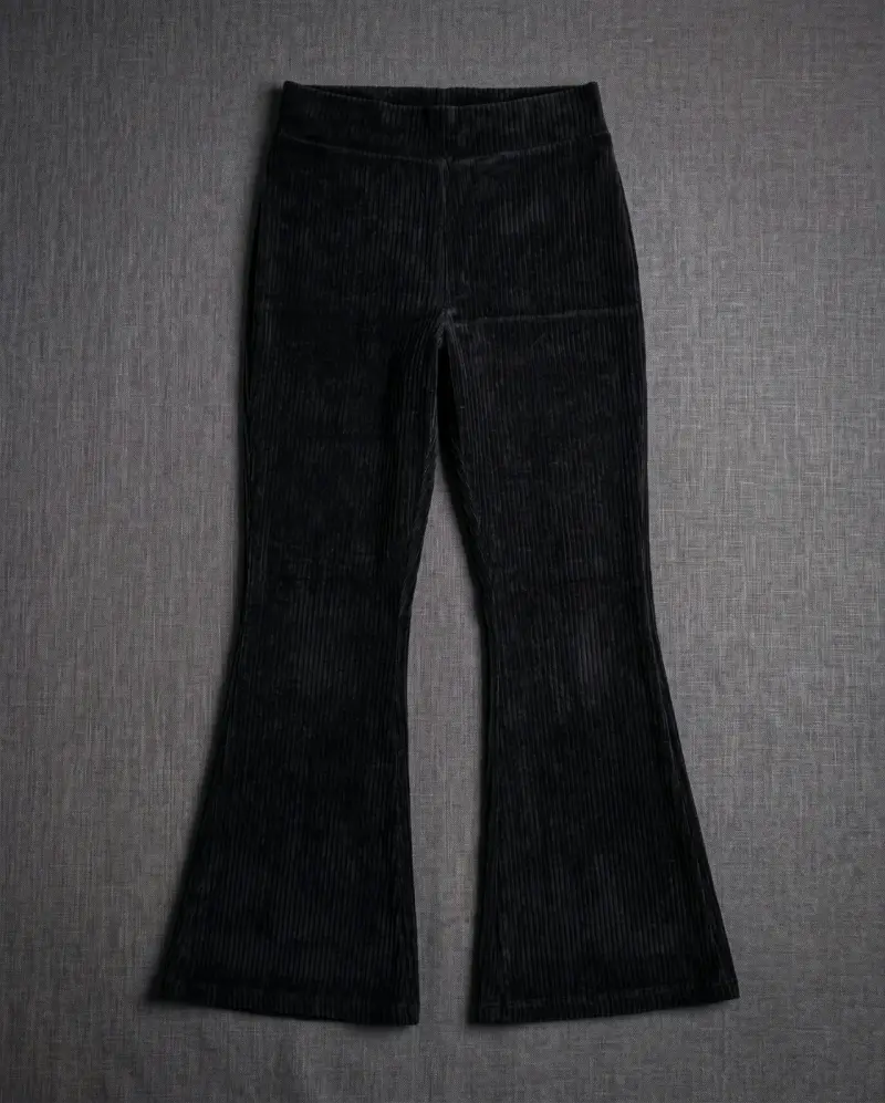Pantalones acampanados de pana negra