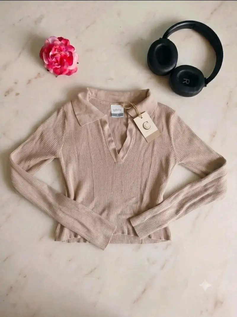Polera de punto beige con cuello Sybilla