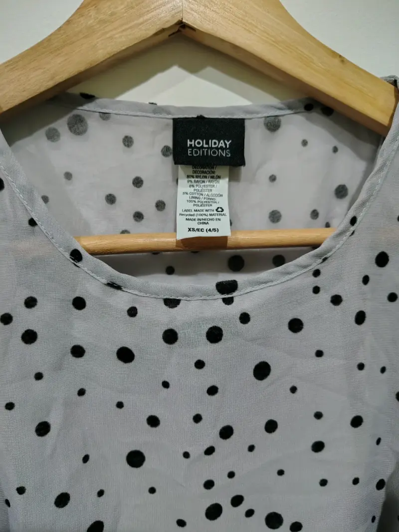 Blusa de gasa gris con lunares. - 2