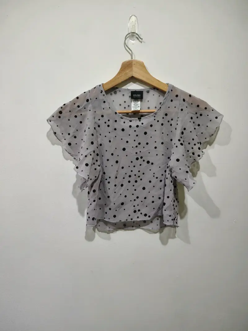 Blusa de gasa gris con lunares. - 3