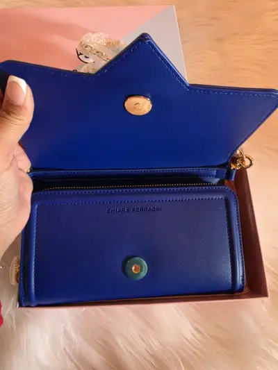 Cartera azul Chiara Ferragni con cadena dorada - miniatura 2
