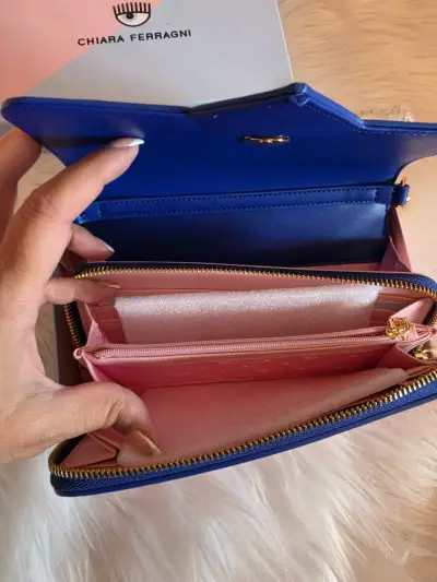 Cartera azul Chiara Ferragni con cadena dorada - miniatura 4
